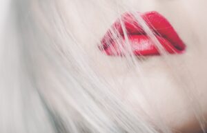 毛穴を目立たなくするためのメイク方法は？